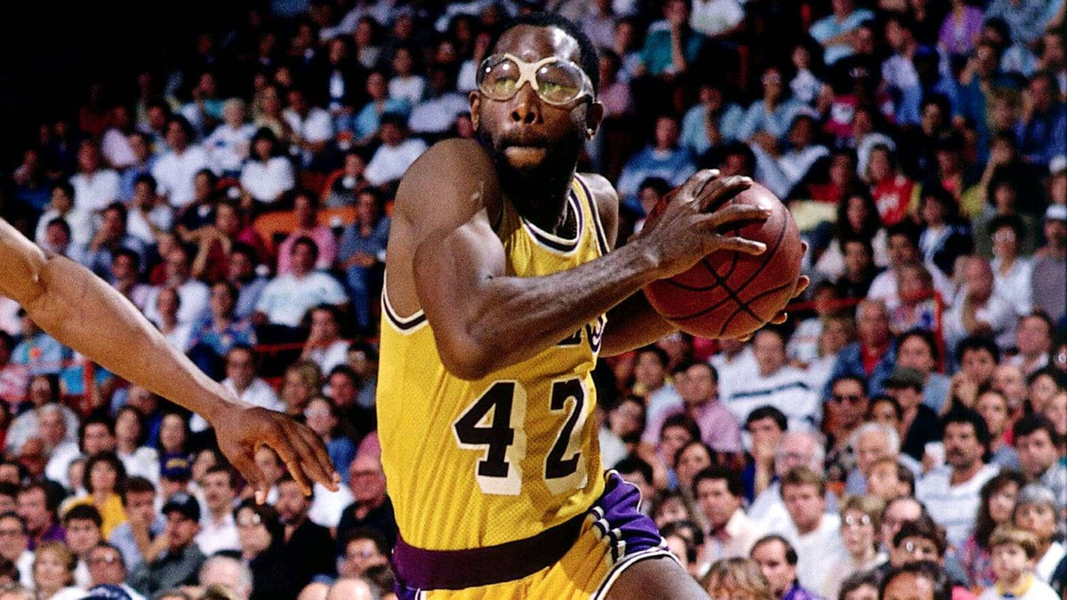 James worthy sales basketball shoes