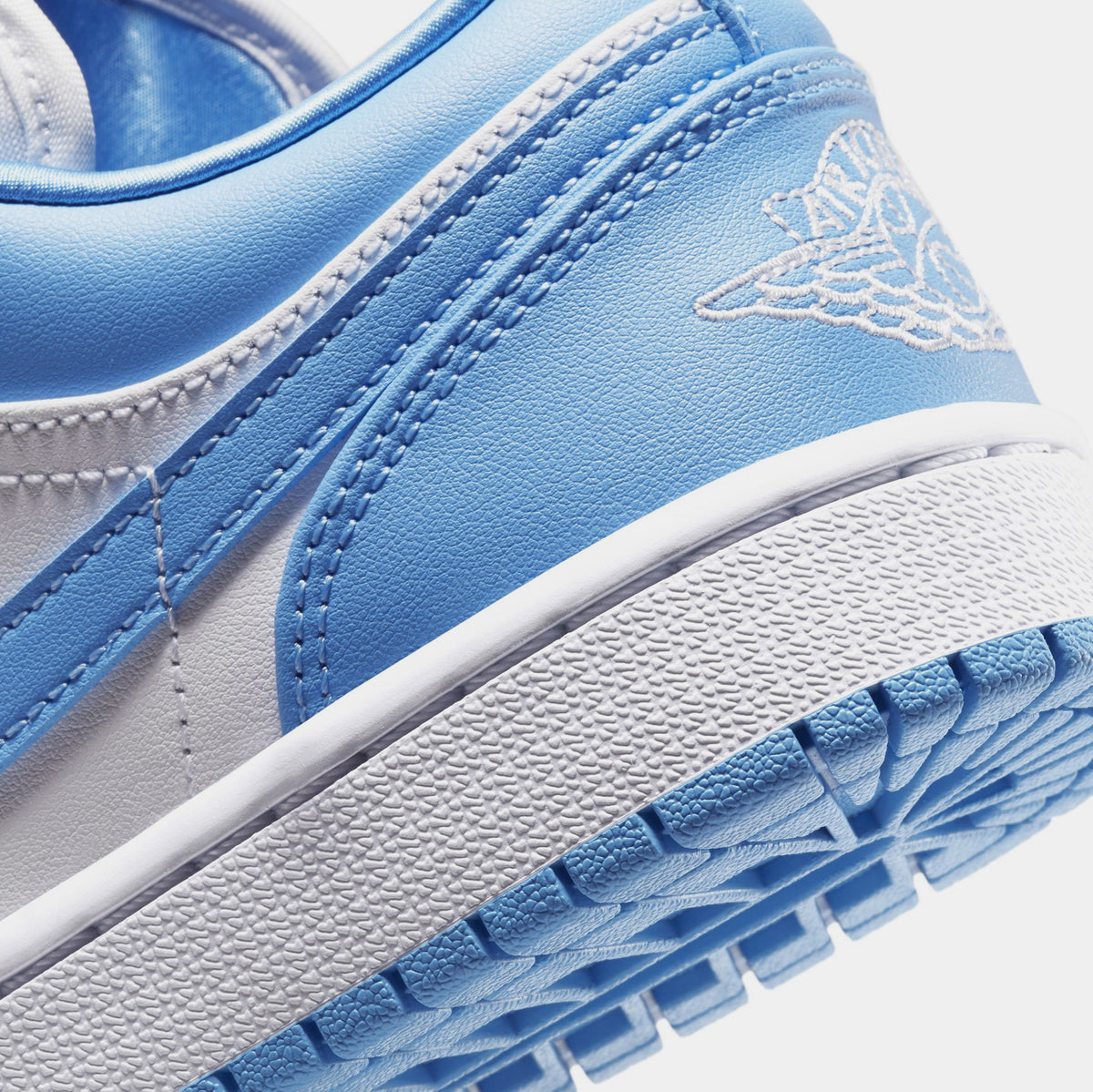 Jordan Air Jordan 1 Low UNC Womens Lifestyle Shoes University Blue White  AO9944-441 – Shoe Palace