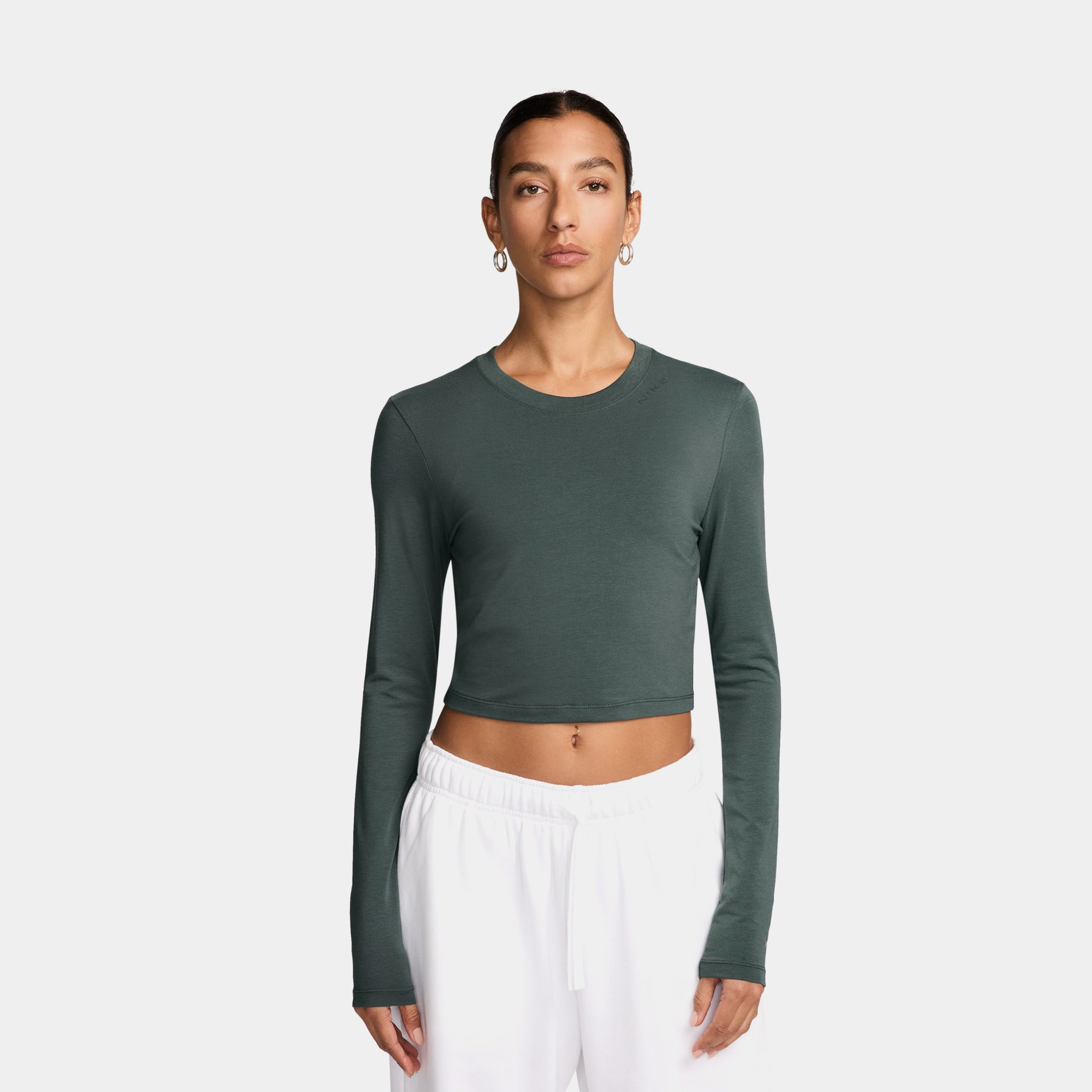 Nike Women s NSW Chill Knit in Green Size Xs HQ1682 338