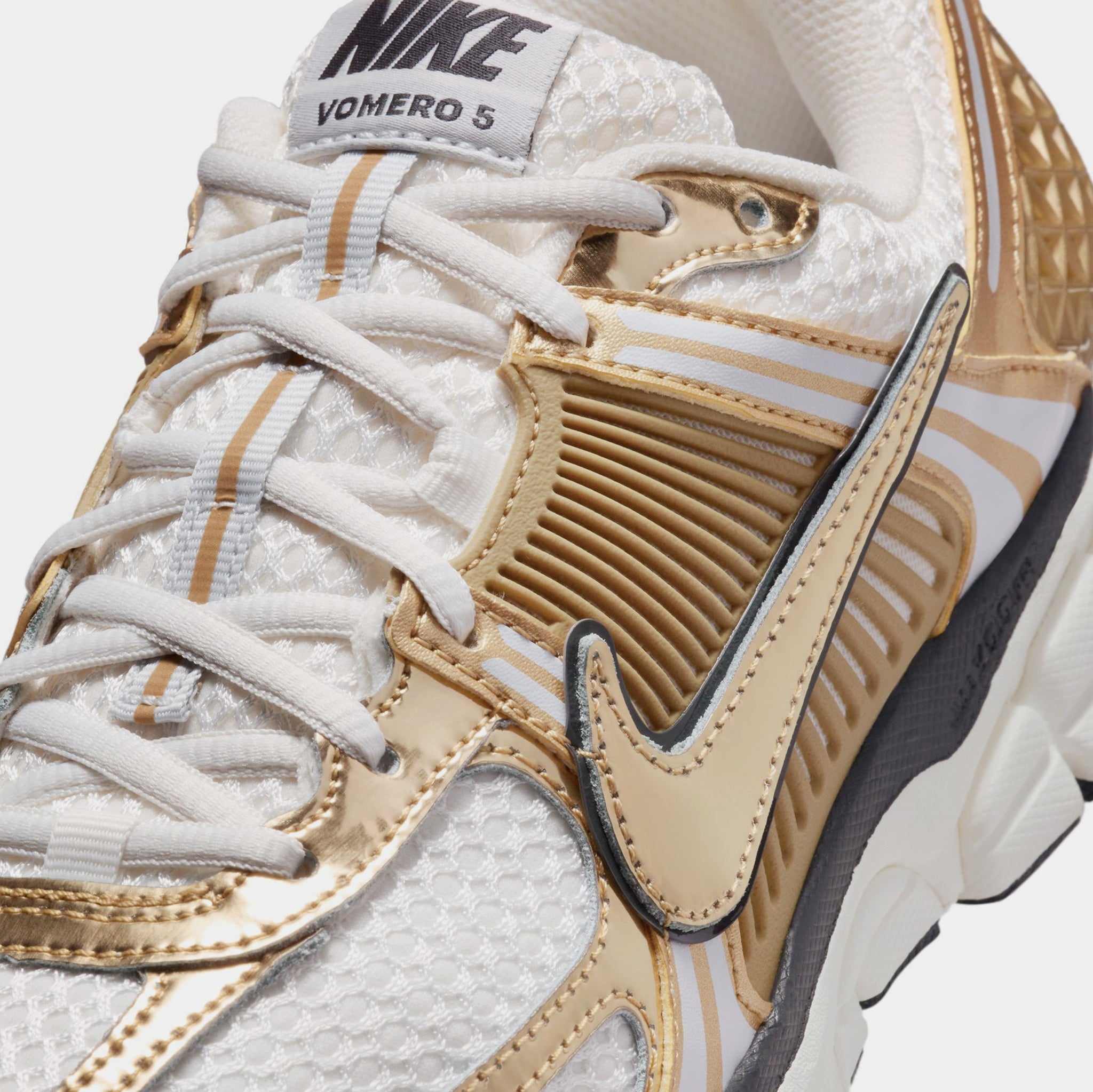 Zoom Vomero 5 Gold Womens Running Shoes (Photon Dust/Metallic  Gold/Gridiron/Sail)