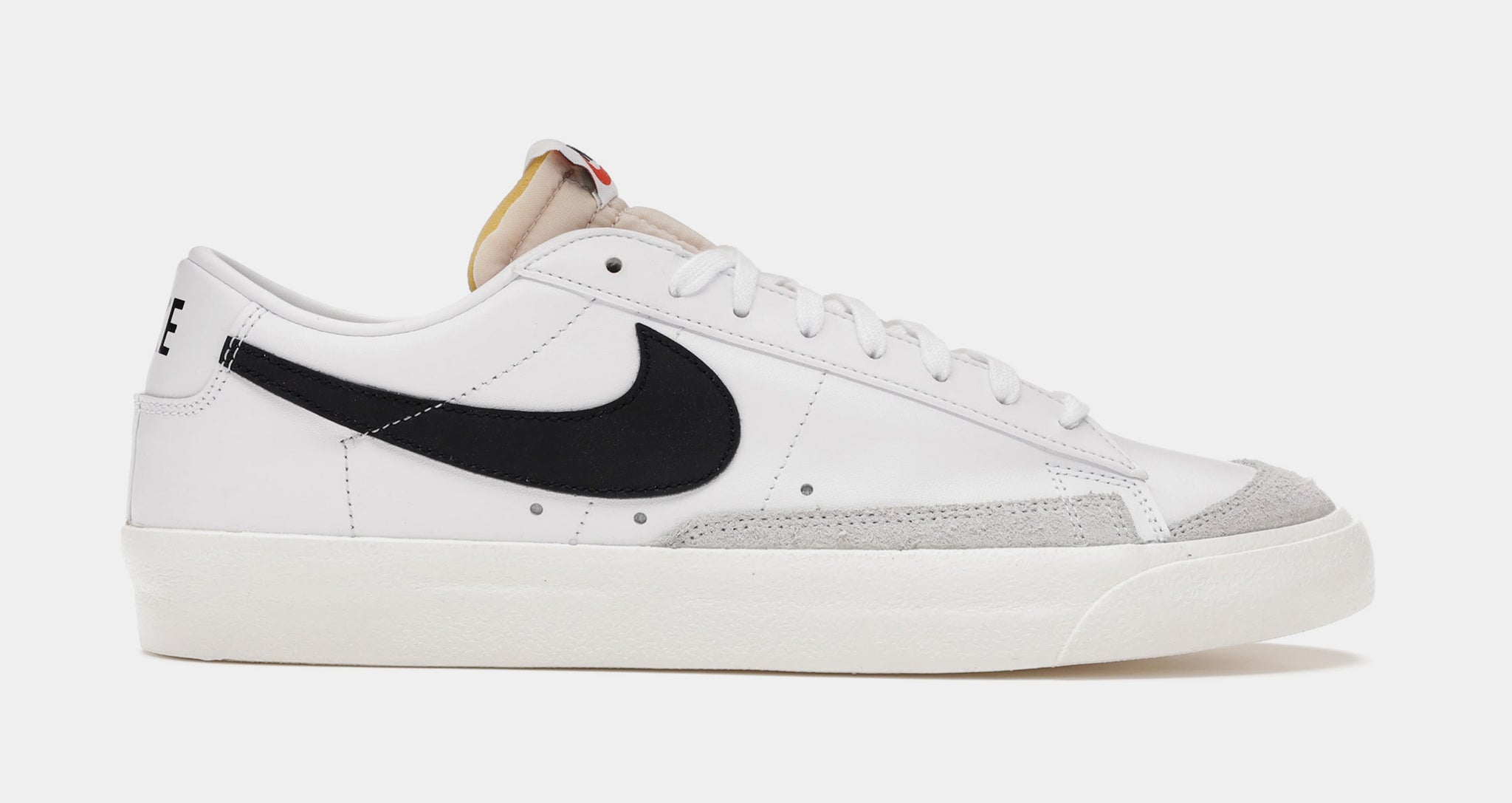 Nike blazer shop low suede sneaker