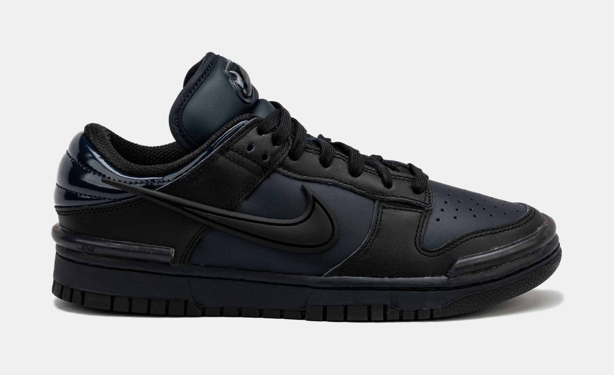 Nike black clearance leather dunks sneakers