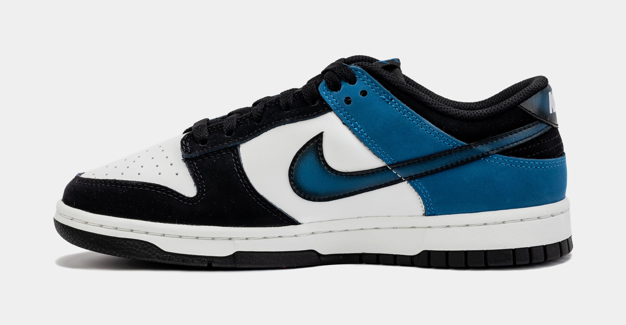 Black and deals blue nikes