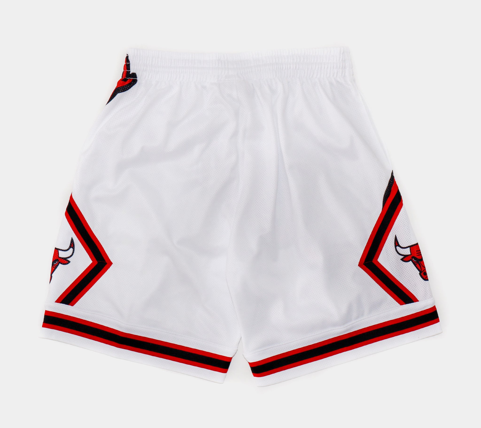 New Era Men's Chicago Bulls NBA Team Logo Shorts Black-Large