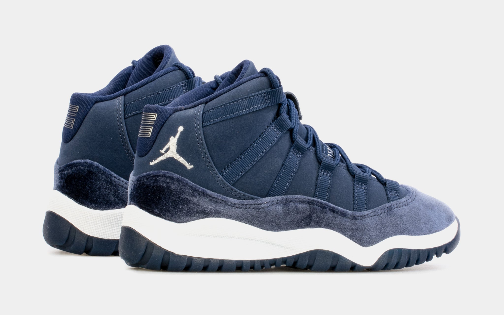 Navy blue sales suede jordans