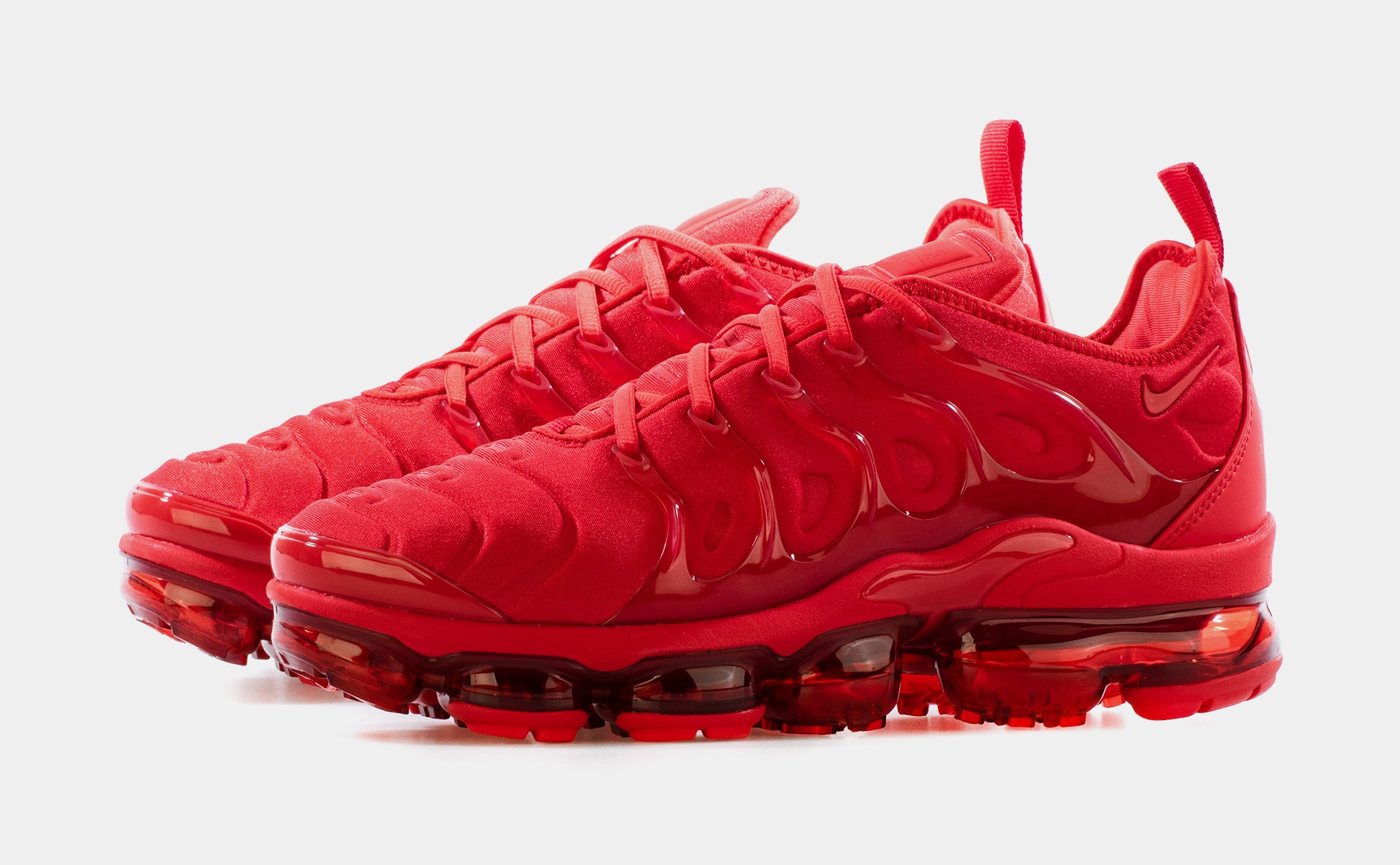 Black and red nike vapormax plus women's sale