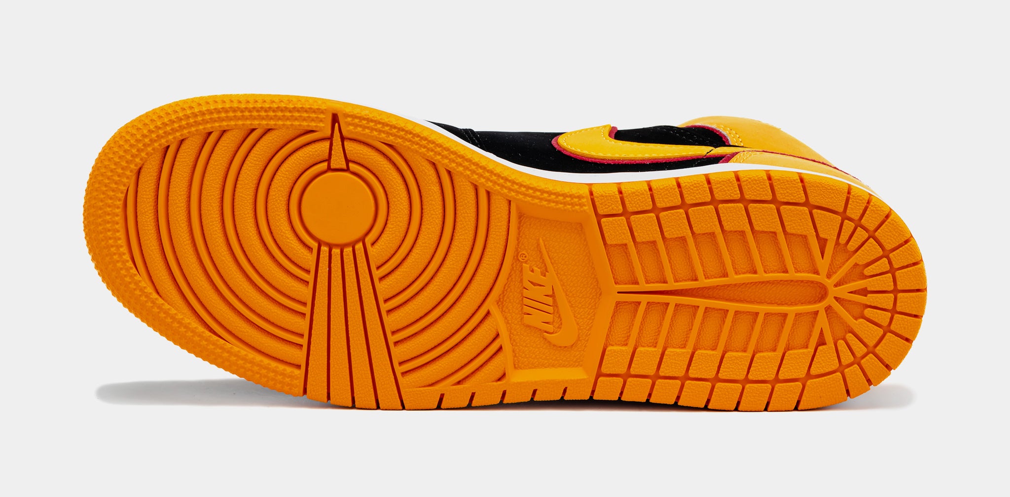 Air Jordan 1 Retro Mid SE Vivid Orange Grade School Lifestyle Shoes (Vivid  Orange/Black)