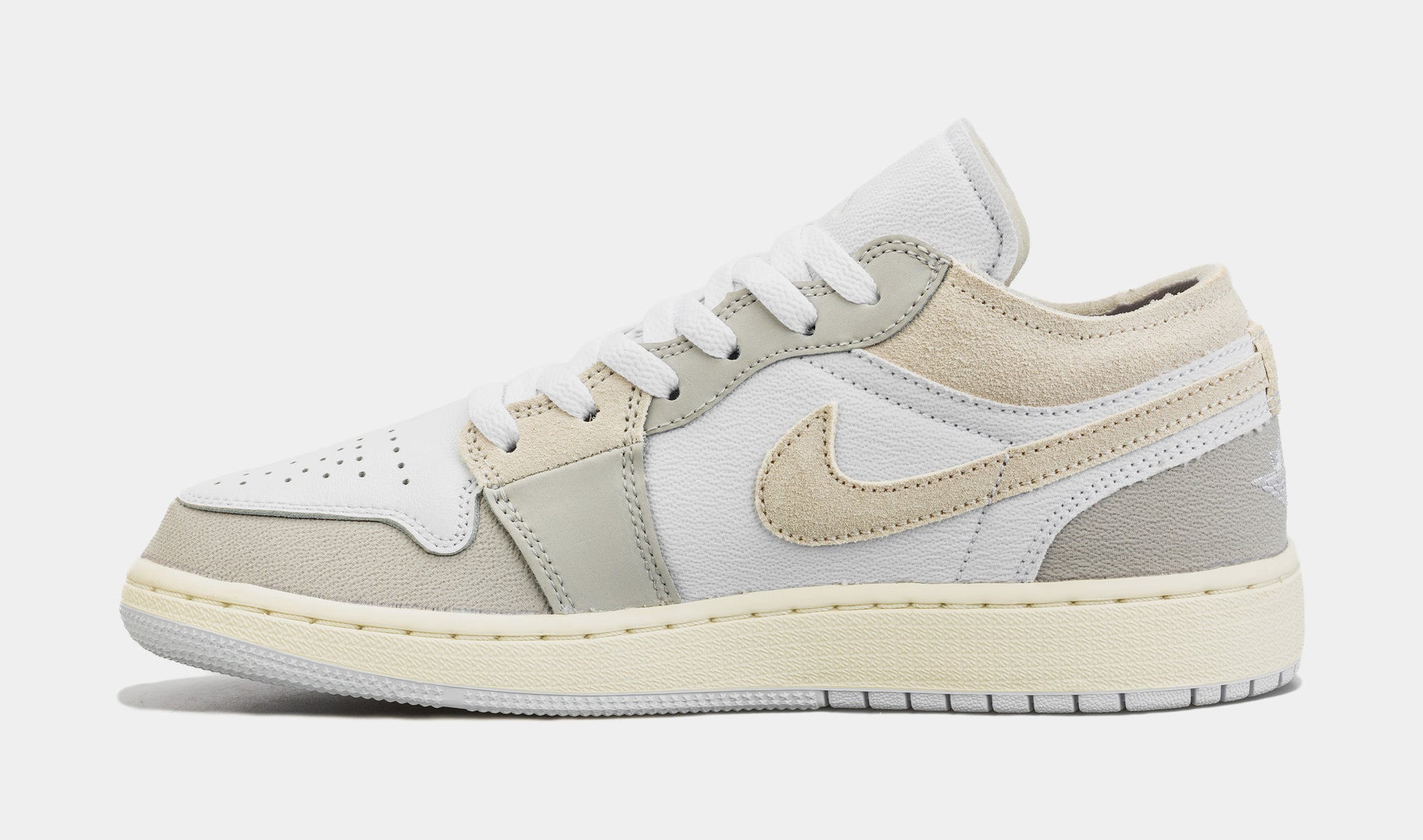 Air Jordan 1 Retro Low SE Craft Tech Grey Grade School Lifestyle Shoes  (Grey/Beige)