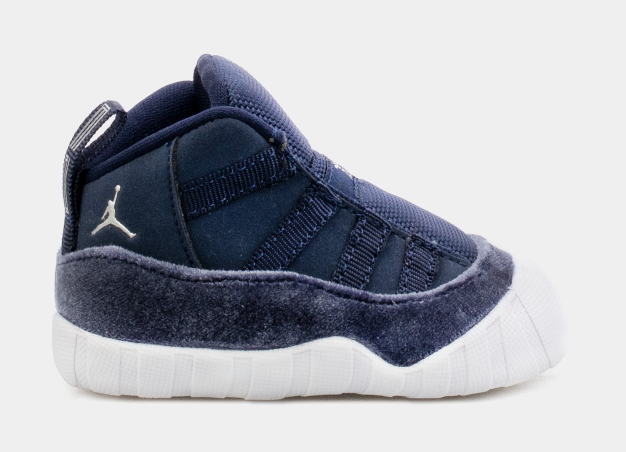 Baby blue deals jordans 11