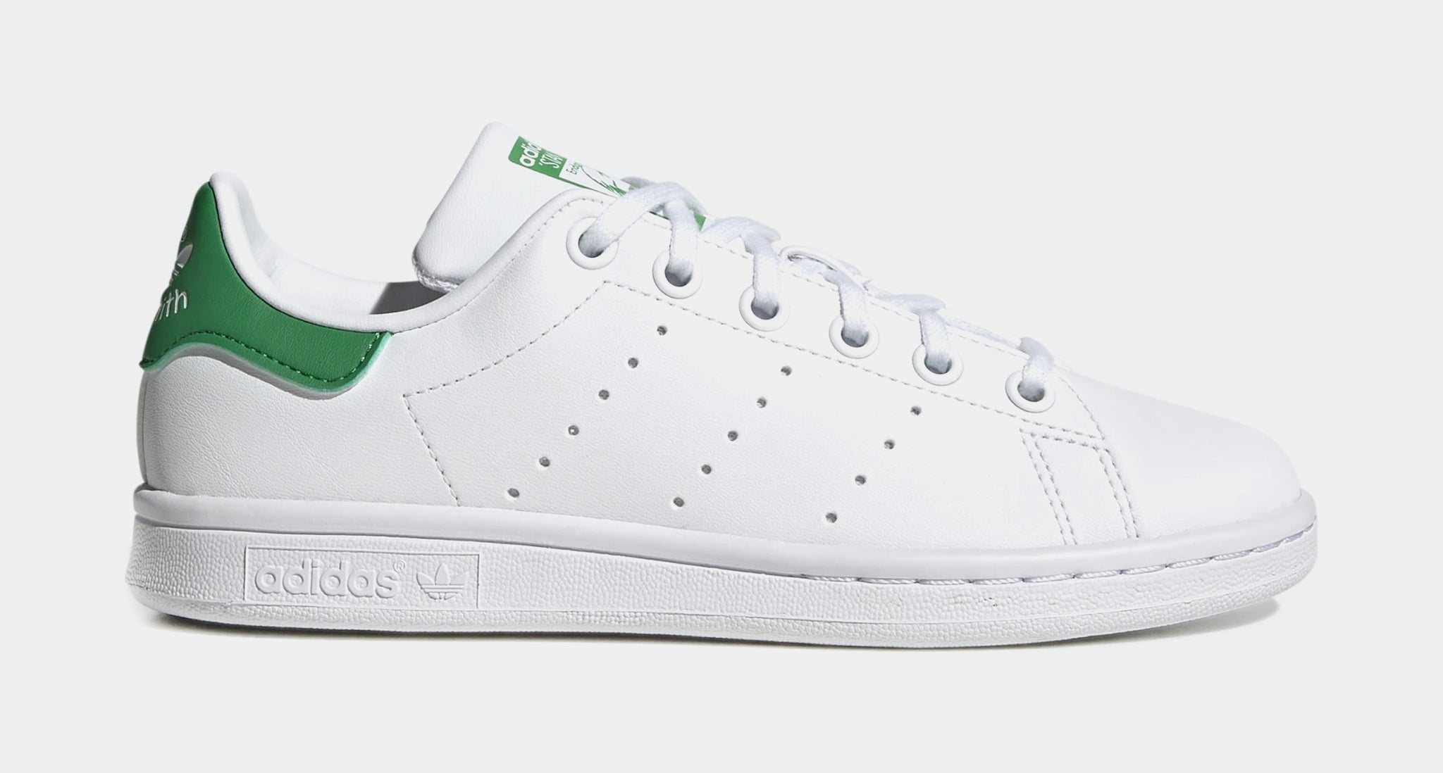 Stan smith hotsell adidas grade school