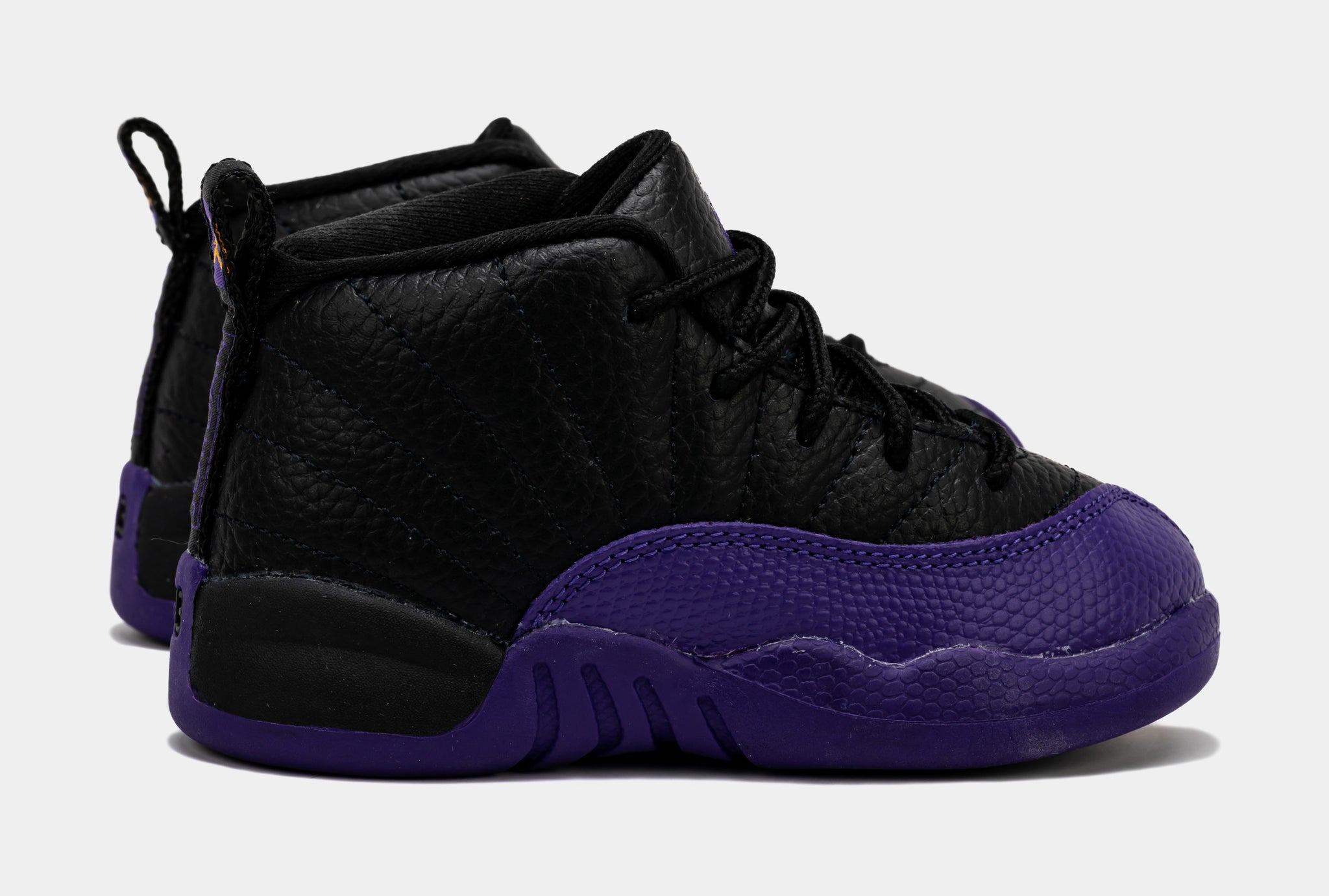 White purple clearance jordan 12