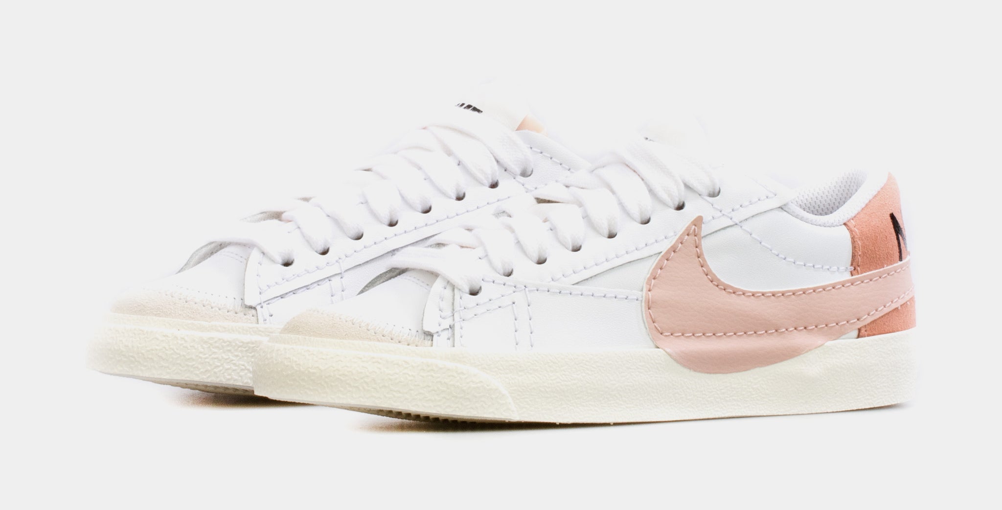 White nike hotsell with pink check