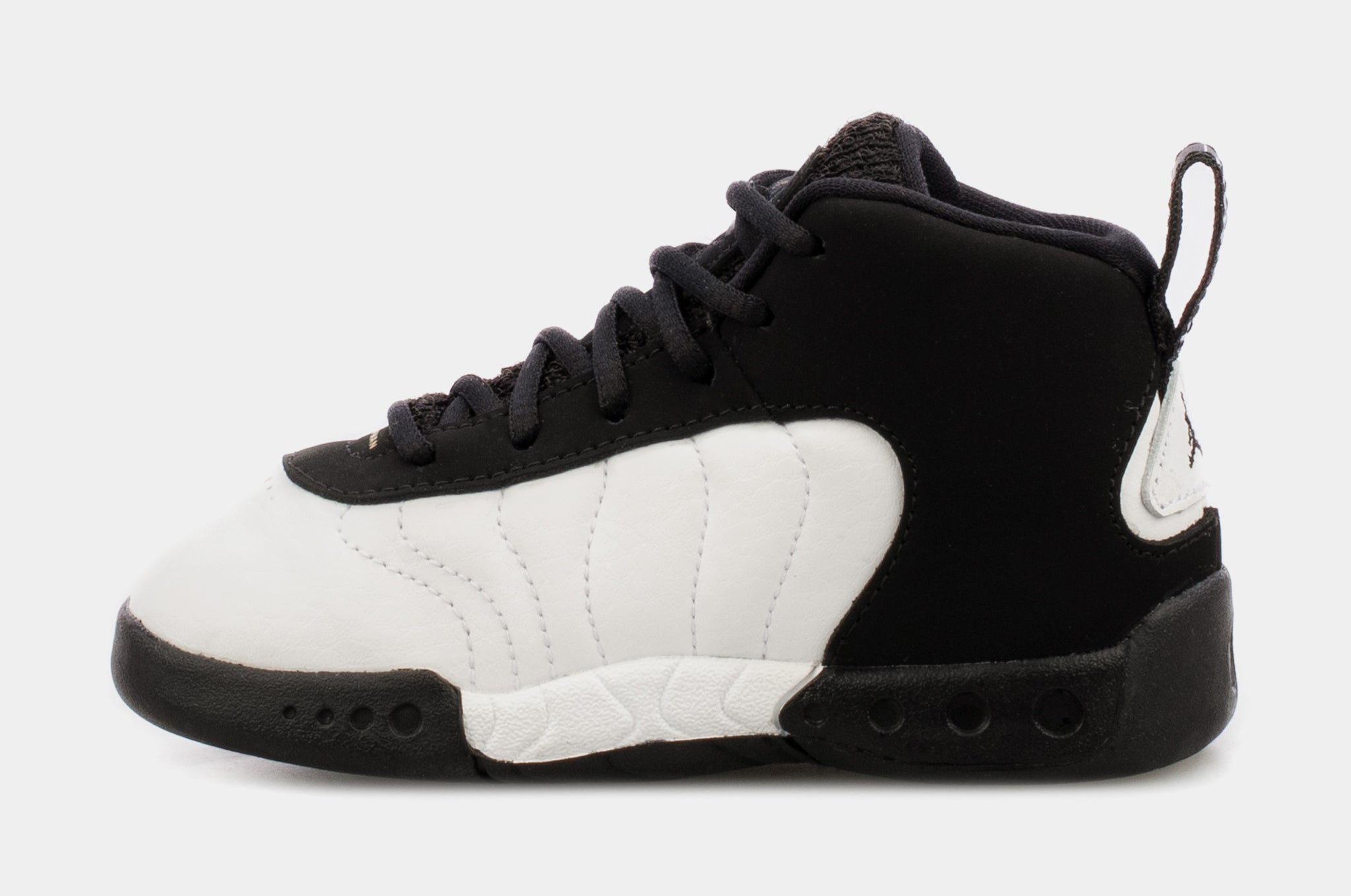 Jumpman black and white online