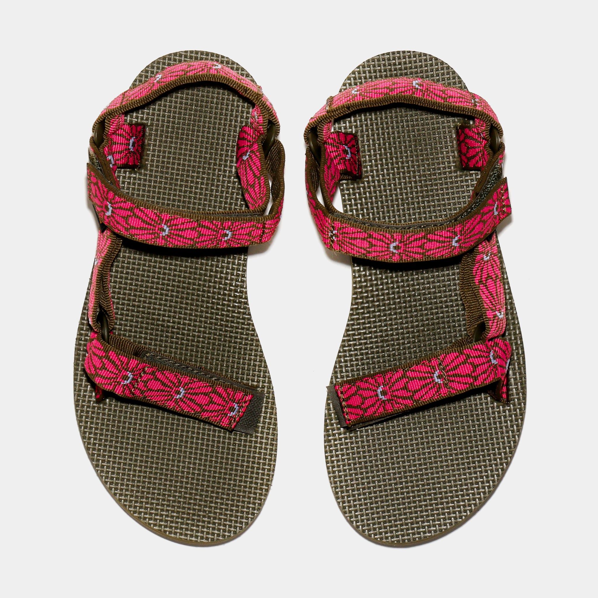 Teva on sale lizard sandals