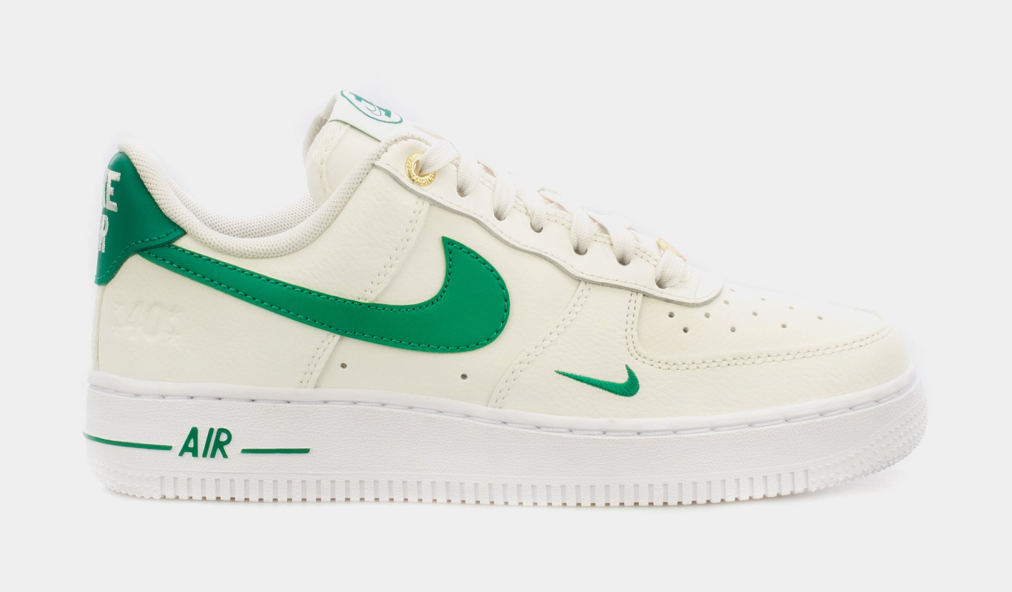 Nike Air Force 1 '07 sneakers in white and green