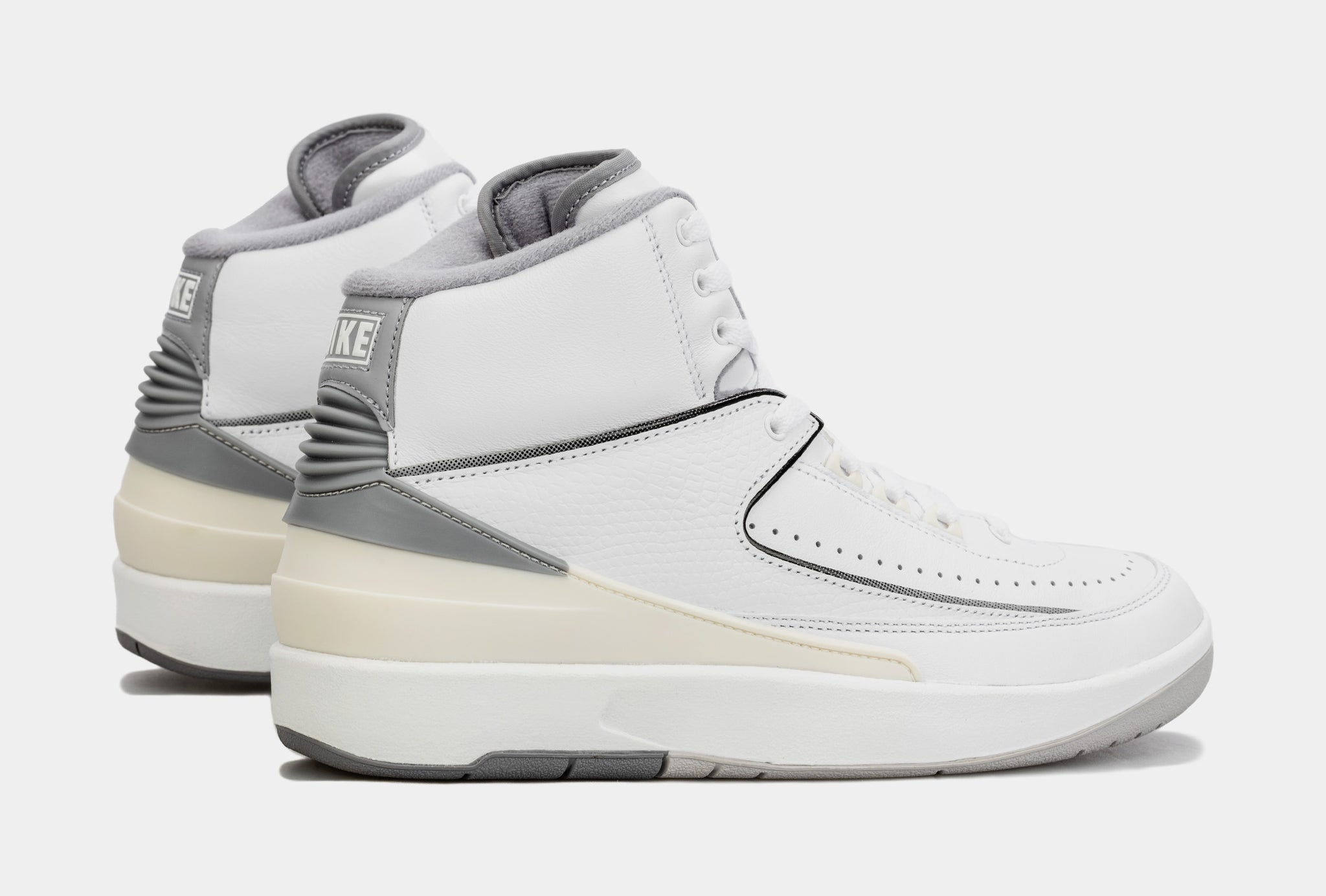 Air Jordan 2 Retro Cement Grey Mens Lifestyle Shoes (White/Grey)