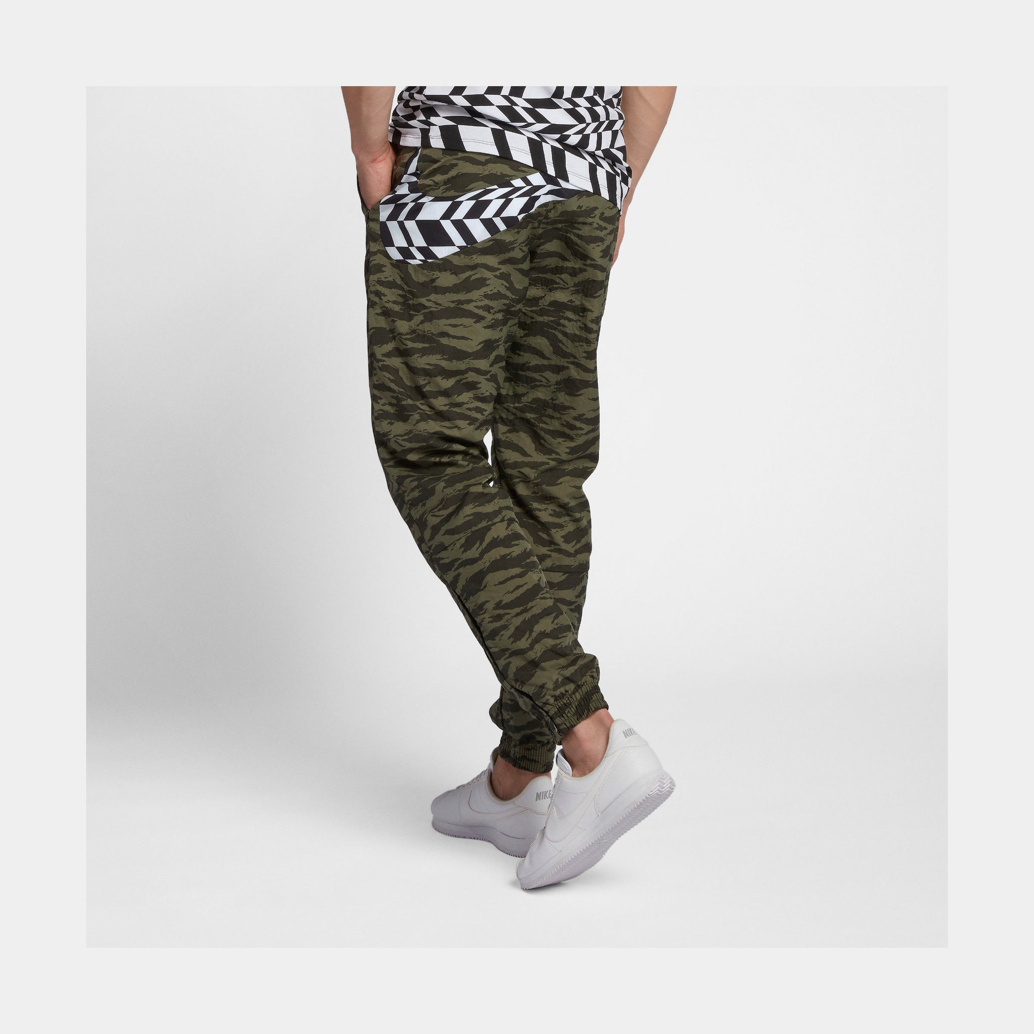 Olive green hotsell nike pants