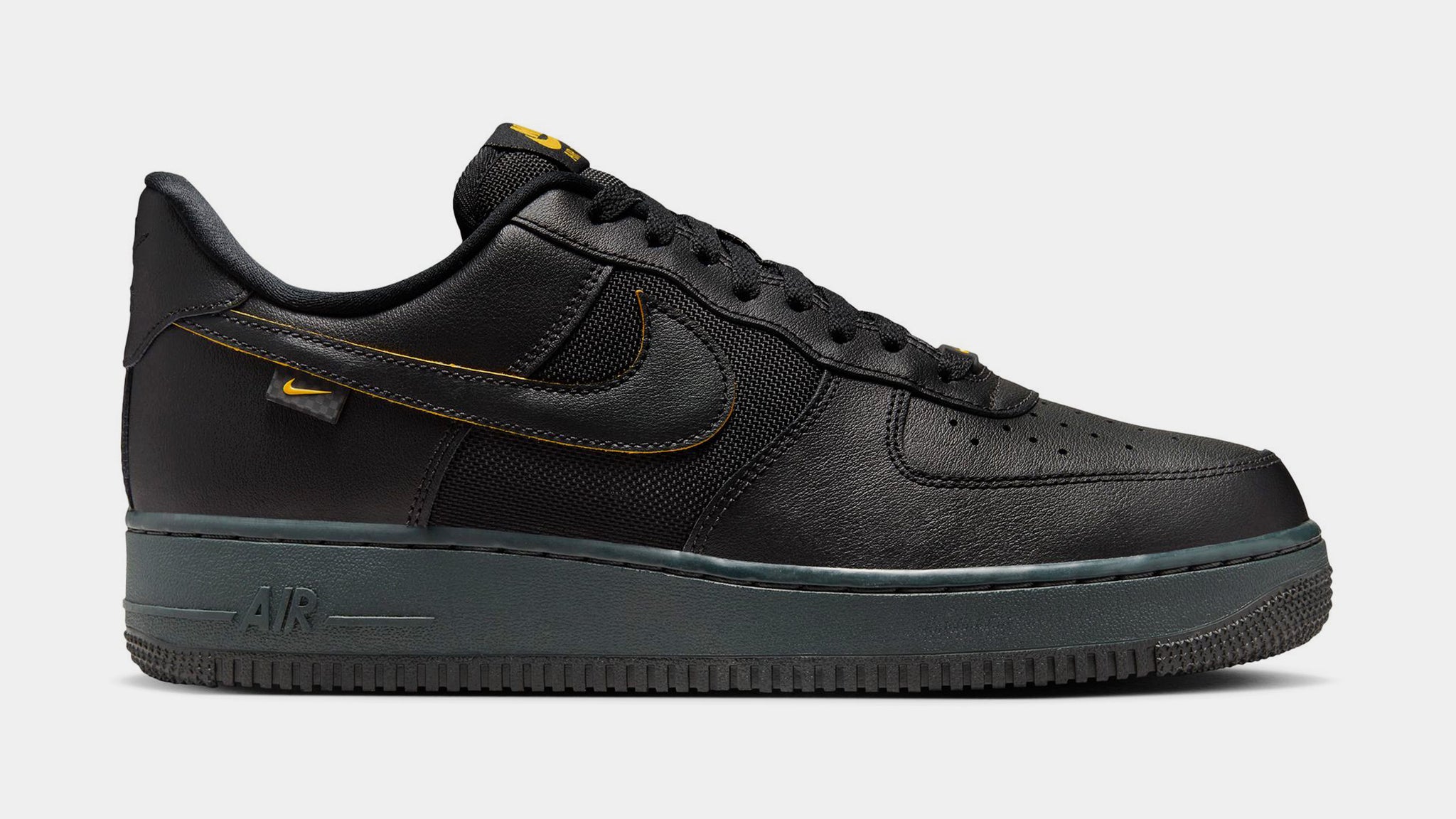 Nike air force 1 store black and gold mens