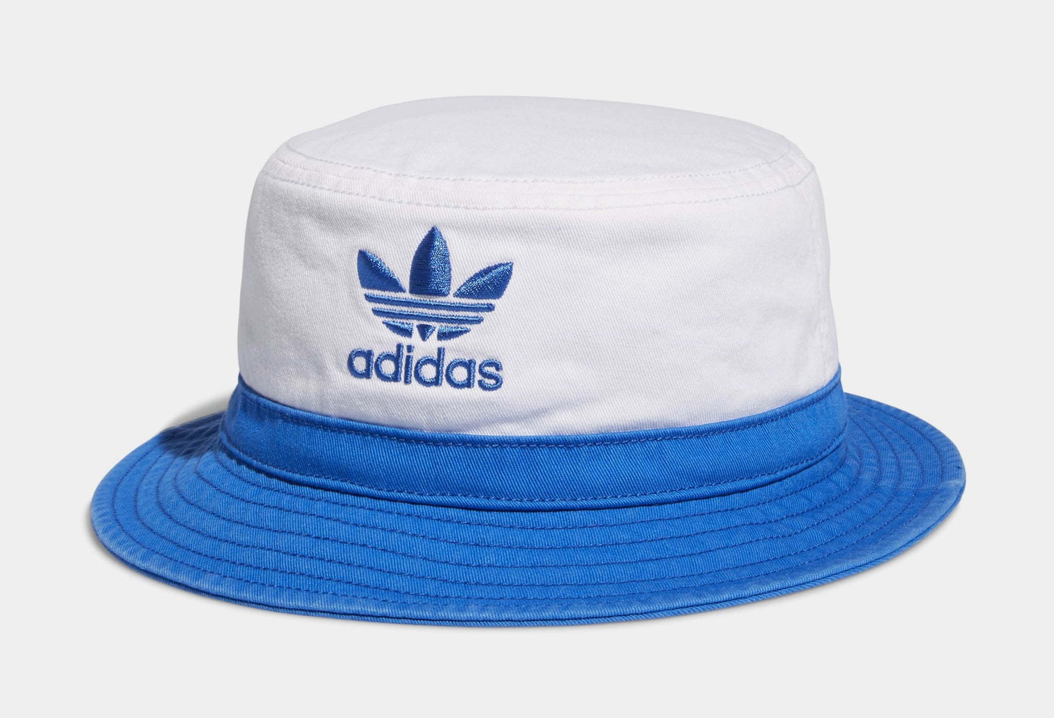 https://www.shoepalace.com/cdn/shop/products/ce704aa7cb0cbb91602c079db0fb59eb_2048x2048.jpg?v=1663694233&title=adidas-ga5271-washed-bucket-hat-mens-hat-blue-white