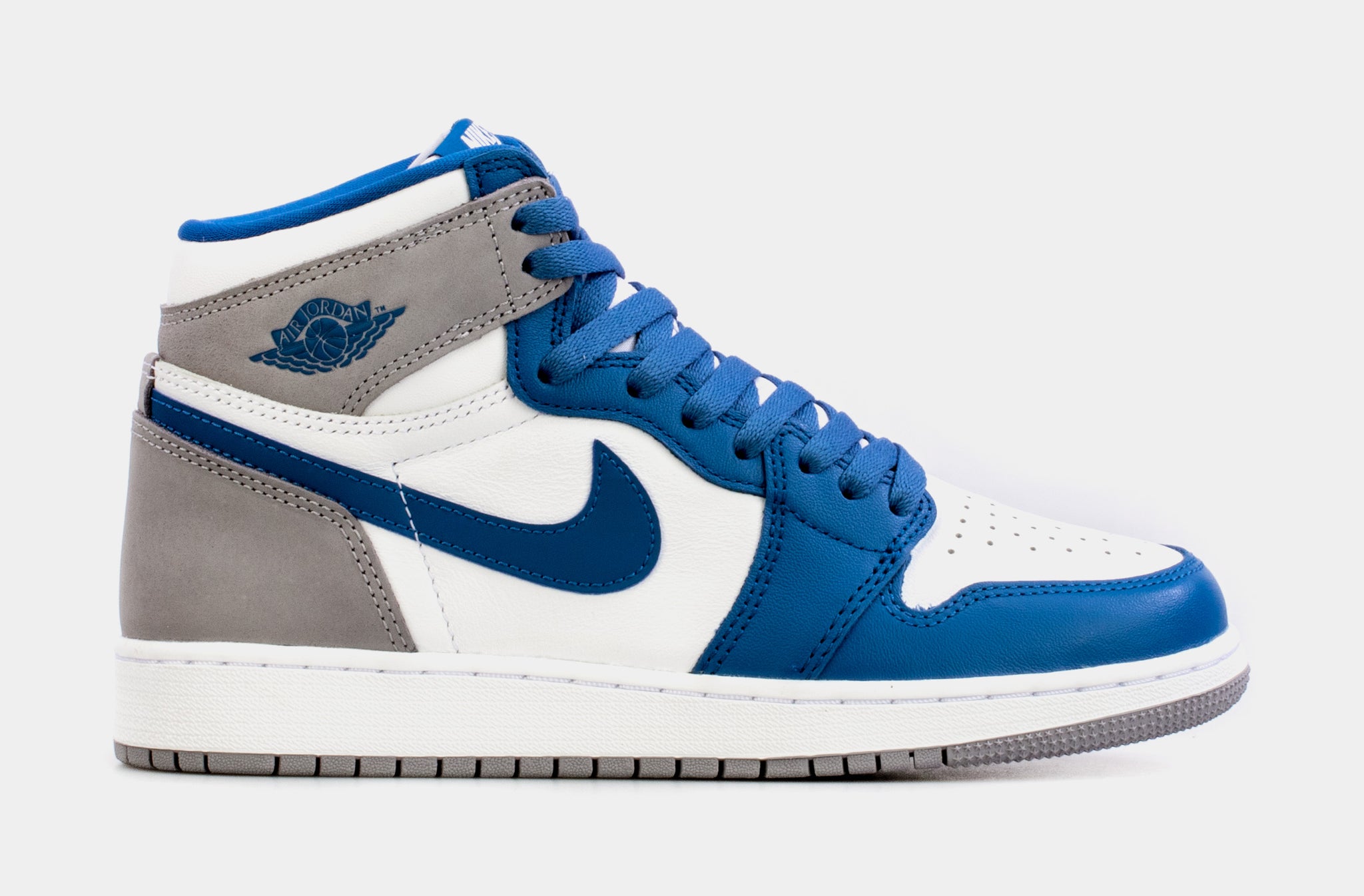 Red and blue on sale jordan 1 grade school