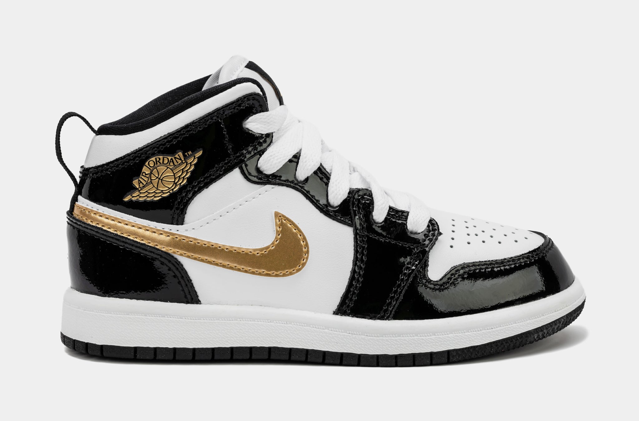 Jordan retro shop black and gold