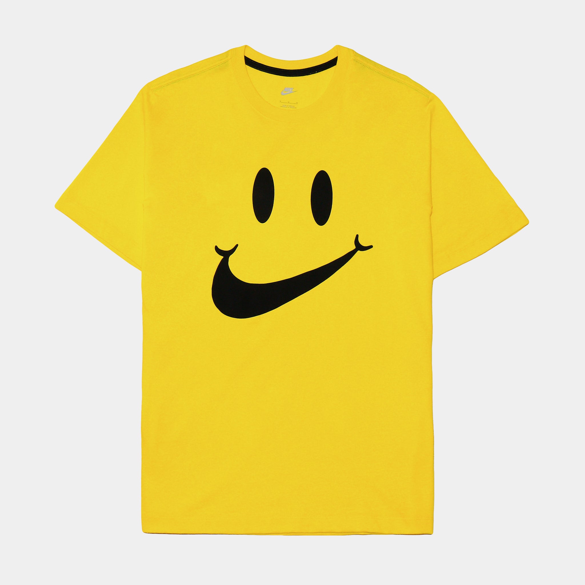 Nike t clearance shirt smiley