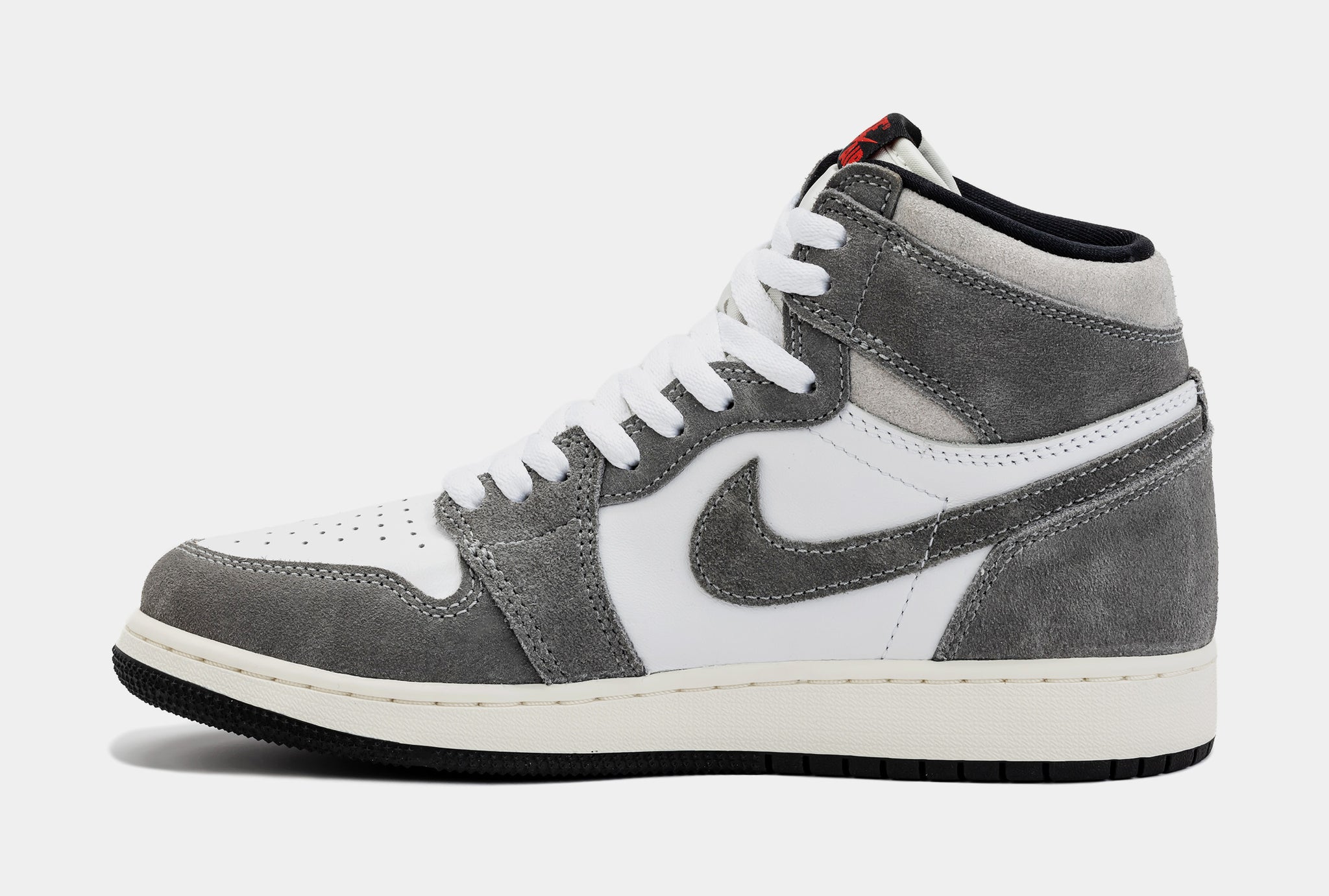 Black and white outlet jordan 1 grade school